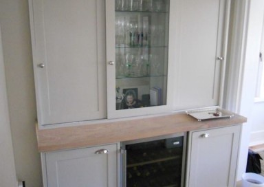 Drinks cabinet with integrated fridge